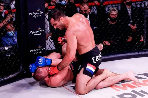 Мусаси защитил пояс, а Корешков вернулся с победой. Обзор турнира Bellator 264