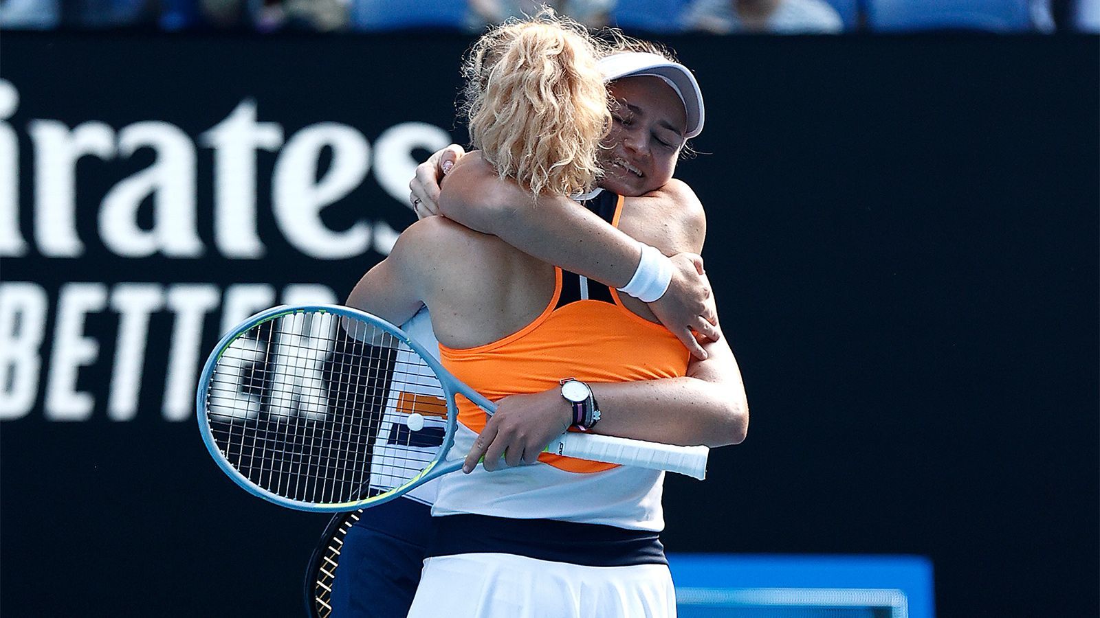 Крейчикова и Синякова стали победительницами Australian Open-2022 в парном разряде