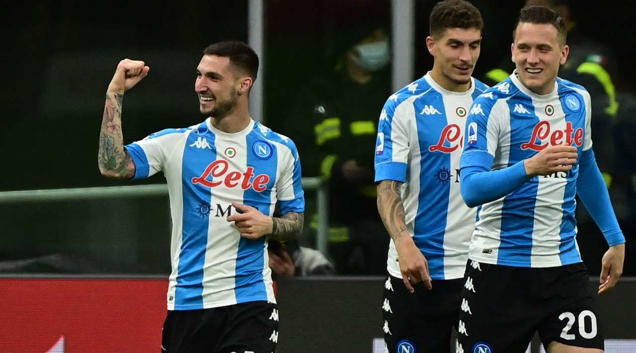 «Наполи» выиграл у «Милана» и вышел на пятое место в Серии А