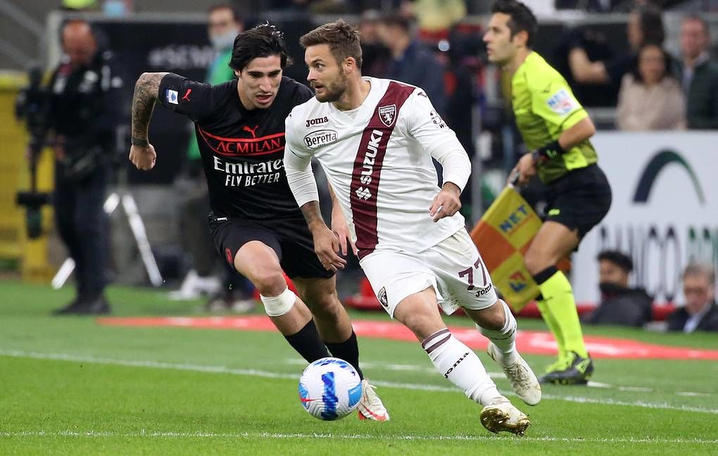 «Милан» благодаря голу Жиру обыграл «Торино»