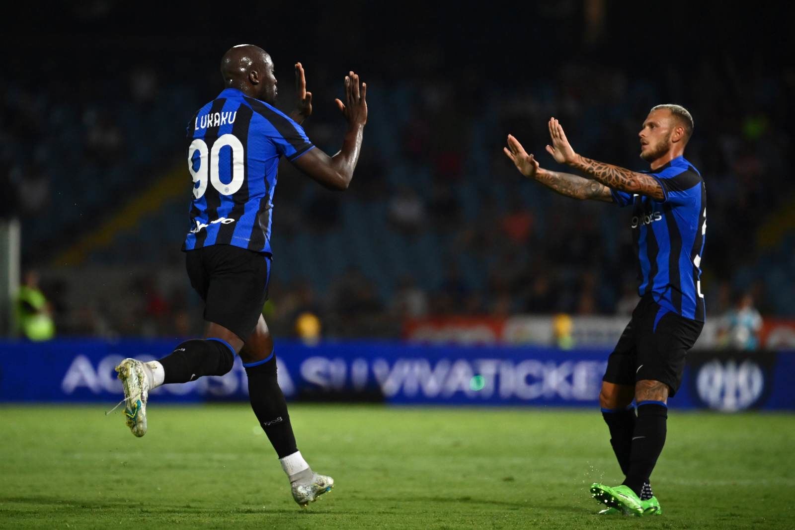 «Интер» обыграл «Лечче» в 1-м туре Серии А, забив победный гол на пятой добавленной минуте