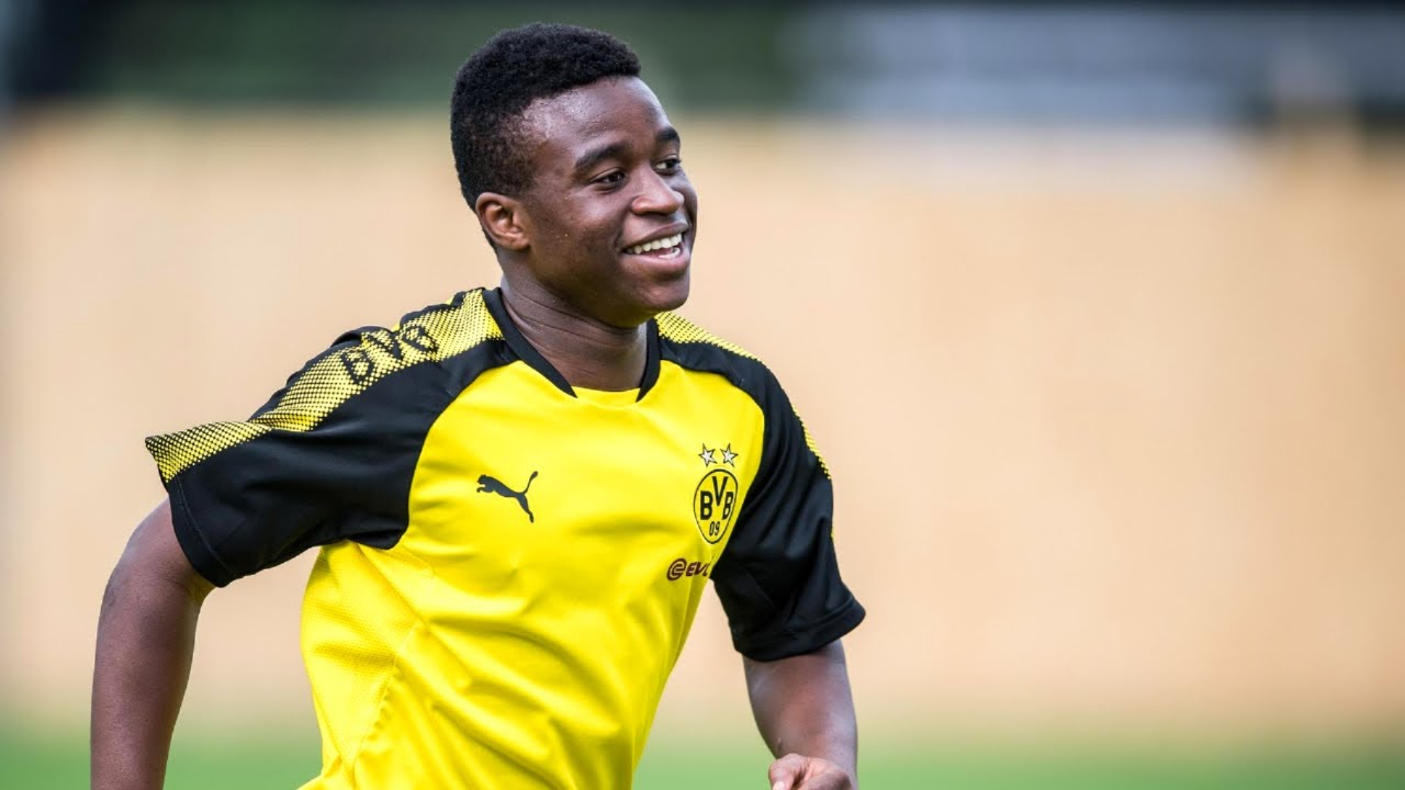 Дортмундская «Боруссия» хочет сохранить 18-летнего Мукоко и предлагает ему контракт на 5 млн евро в год