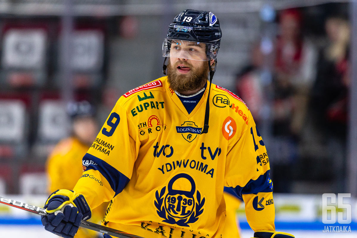 Шведского хоккеиста, подписавшего контракт с клубом КХЛ, могут отстранить от игр за национальную сборную
