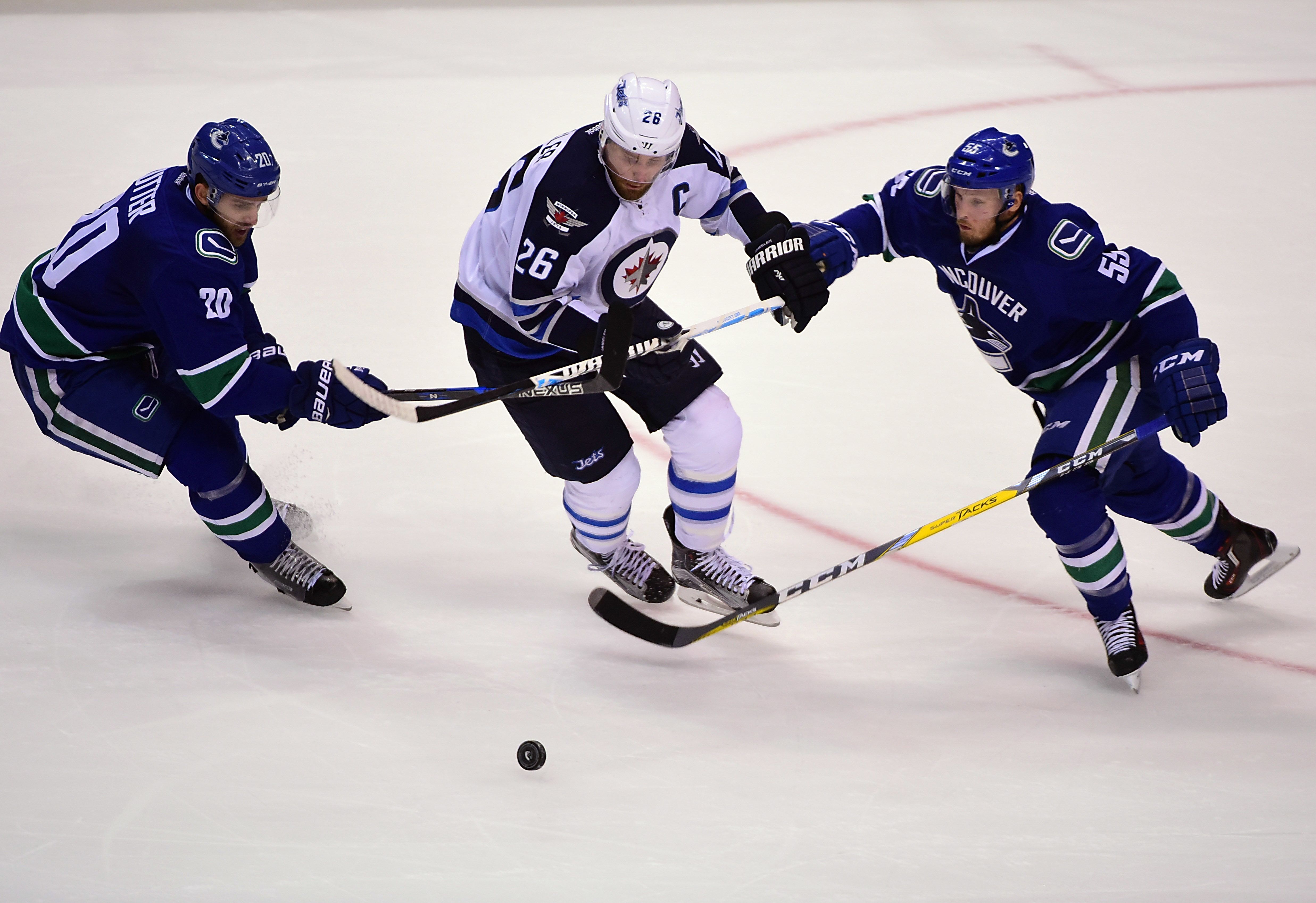 «Ванкувер» обыграл «Виннипег» в регулярке НХЛ, Подколзин отметился результативной передачей