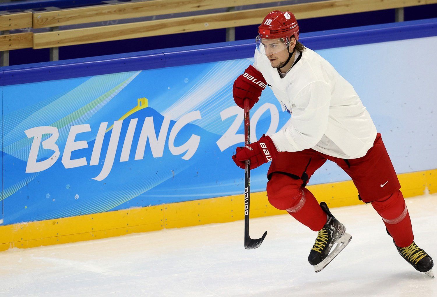 Хоккеист Плотников — об атмосфере на Олимпиаде: китайский персонал одет так, будто мы где-то около Фукусимы