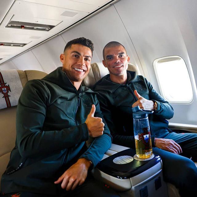 Роналду опубликовал фото с Пепе в самолете перед матчем с Бельгией