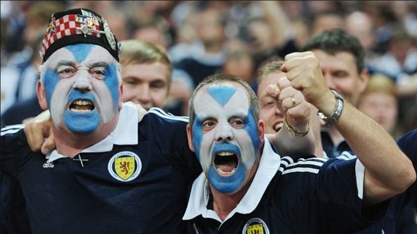 В Шотландии отметили массовыми гуляниями поражение Англии в финале Евро-2020