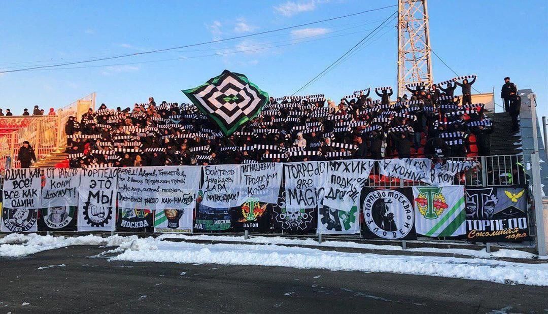 Фанаты «Торпедо» вывесили баннеры против главного тренера команды Игнашевича