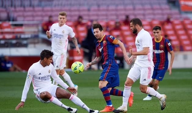«Реал» — «Барселона»: Бензема открыл счёт в матче ударом пяткой