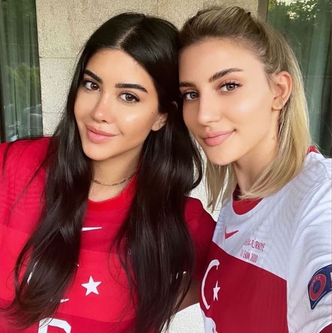 Болельщицы сборной Турции