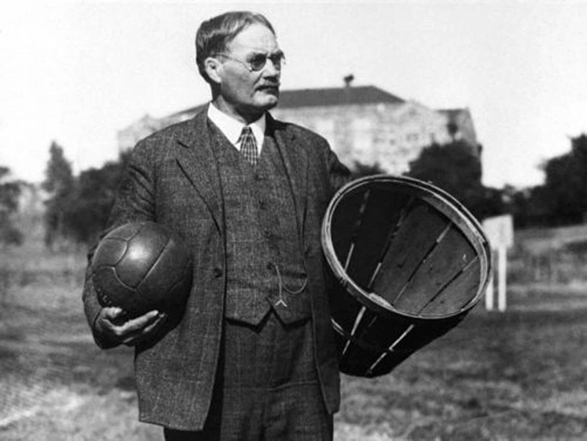 Джеймс Нейсмит основатель баскетбола